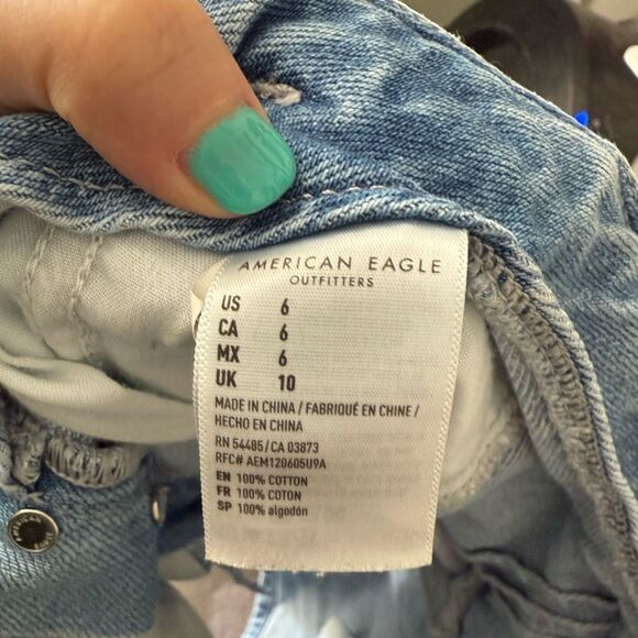 American Eagle Women’s 6 Denim Belted Mom Shorts - Picture 4 of 5